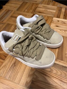 Puma XL Suede Sneakers (size 7.5 women’s)